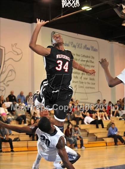 Thumbnail 3 in Harvard-Westlake vs. Lincoln (MaxPreps Holiday Classic) photogallery.