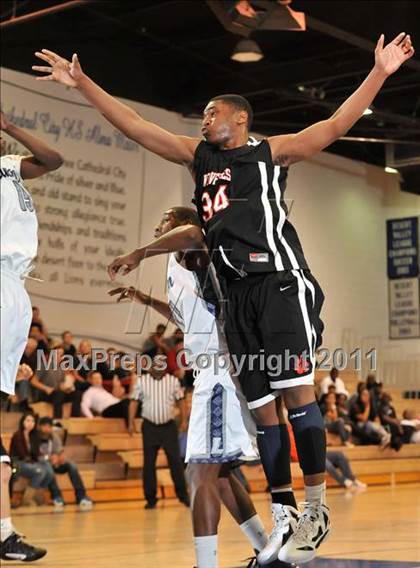 Thumbnail 3 in Harvard-Westlake vs. Lincoln (MaxPreps Holiday Classic) photogallery.