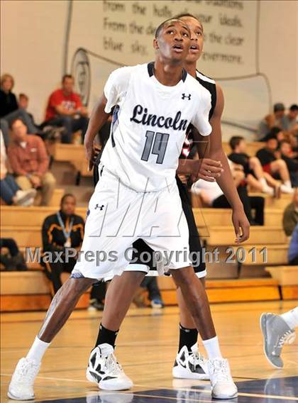 Thumbnail 2 in Harvard-Westlake vs. Lincoln (MaxPreps Holiday Classic) photogallery.