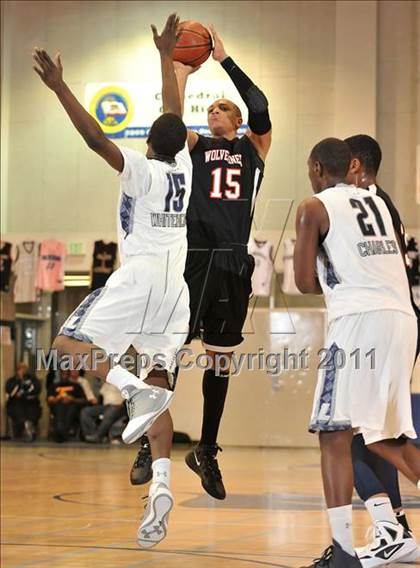 Thumbnail 2 in Harvard-Westlake vs. Lincoln (MaxPreps Holiday Classic) photogallery.