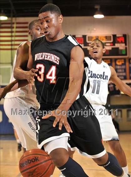 Thumbnail 2 in Harvard-Westlake vs. Lincoln (MaxPreps Holiday Classic) photogallery.