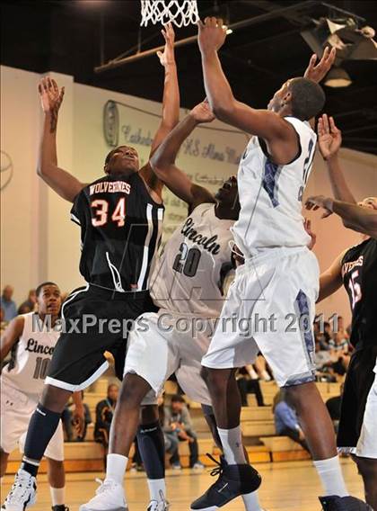 Thumbnail 2 in Harvard-Westlake vs. Lincoln (MaxPreps Holiday Classic) photogallery.