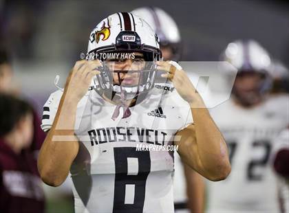 Thumbnail 2 in Roosevelt vs. Gunter (UIL 3A DII Semifinal) photogallery.