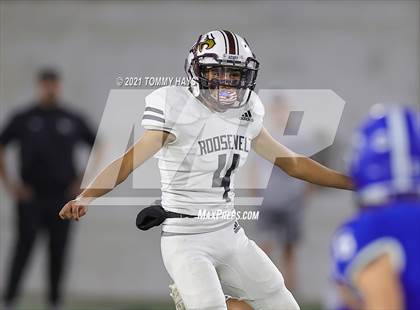 Thumbnail 1 in Roosevelt vs. Gunter (UIL 3A DII Semifinal) photogallery.