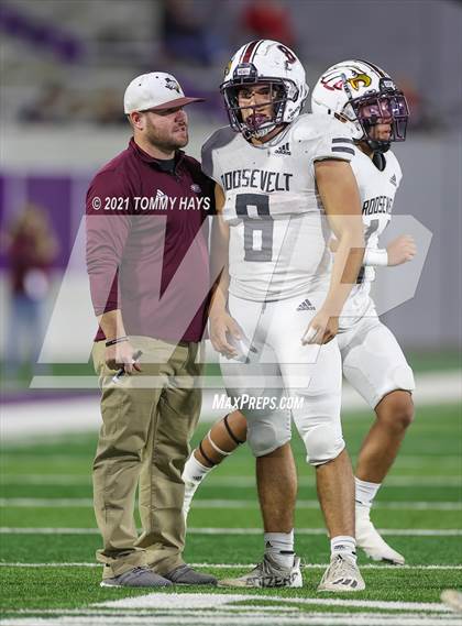 Thumbnail 1 in Roosevelt vs. Gunter (UIL 3A DII Semifinal) photogallery.