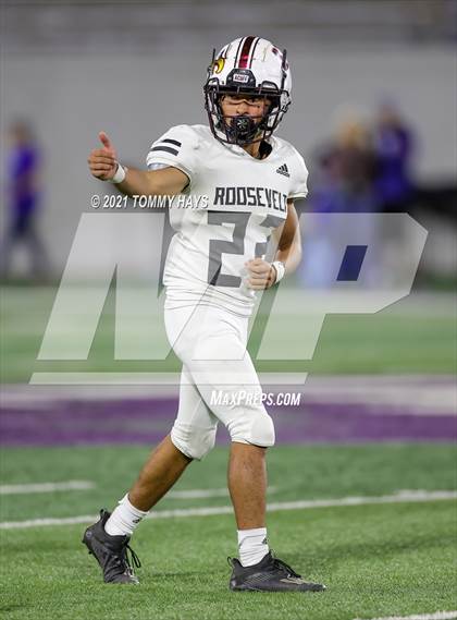 Thumbnail 2 in Roosevelt vs. Gunter (UIL 3A DII Semifinal) photogallery.