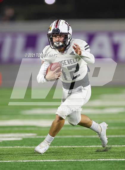Thumbnail 3 in Roosevelt vs. Gunter (UIL 3A DII Semifinal) photogallery.