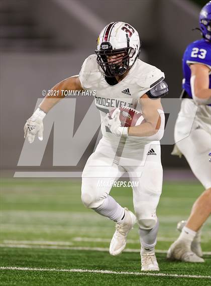 Thumbnail 2 in Roosevelt vs. Gunter (UIL 3A DII Semifinal) photogallery.