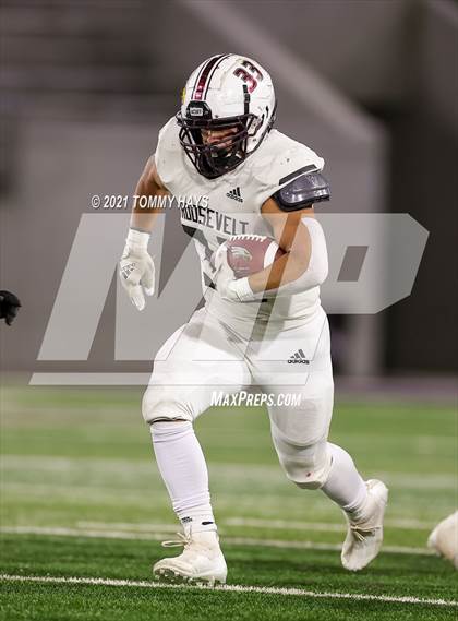 Thumbnail 3 in Roosevelt vs. Gunter (UIL 3A DII Semifinal) photogallery.