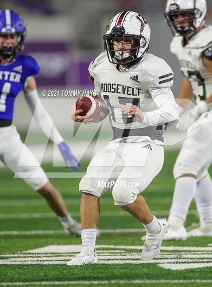 Thumbnail 3 in Roosevelt vs. Gunter (UIL 3A DII Semifinal) photogallery.