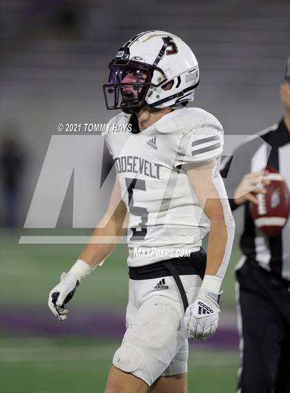 Thumbnail 2 in Roosevelt vs. Gunter (UIL 3A DII Semifinal) photogallery.