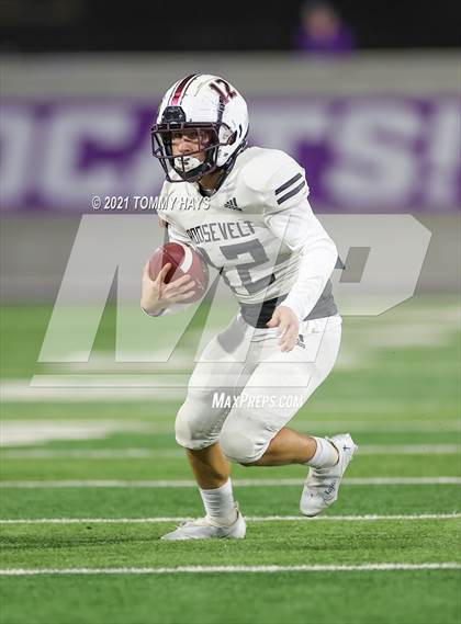 Thumbnail 1 in Roosevelt vs. Gunter (UIL 3A DII Semifinal) photogallery.