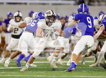 Thumbnail 3 in Roosevelt vs. Gunter (UIL 3A DII Semifinal) photogallery.