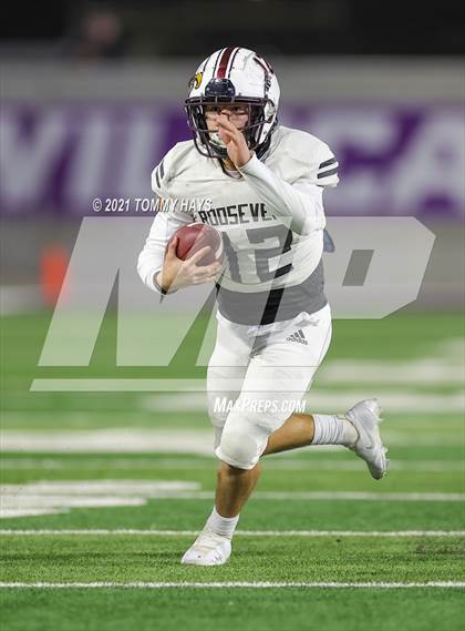 Thumbnail 1 in Roosevelt vs. Gunter (UIL 3A DII Semifinal) photogallery.