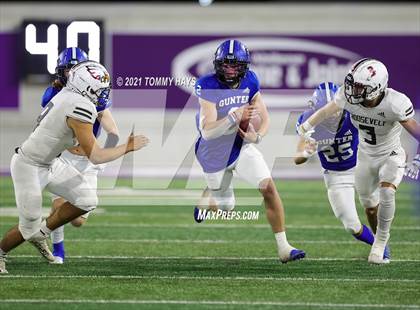 Thumbnail 3 in Roosevelt vs. Gunter (UIL 3A DII Semifinal) photogallery.