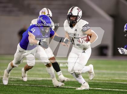 Thumbnail 2 in Roosevelt vs. Gunter (UIL 3A DII Semifinal) photogallery.