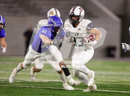 Thumbnail 3 in Roosevelt vs. Gunter (UIL 3A DII Semifinal) photogallery.