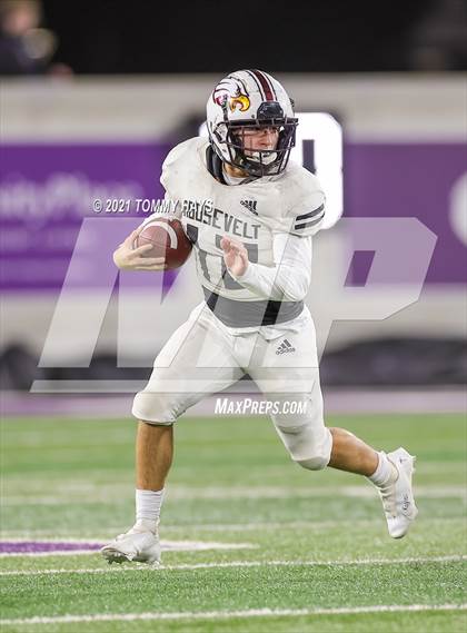 Thumbnail 1 in Roosevelt vs. Gunter (UIL 3A DII Semifinal) photogallery.