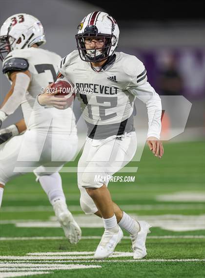 Thumbnail 2 in Roosevelt vs. Gunter (UIL 3A DII Semifinal) photogallery.