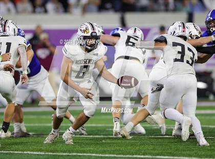 Thumbnail 2 in Roosevelt vs. Gunter (UIL 3A DII Semifinal) photogallery.