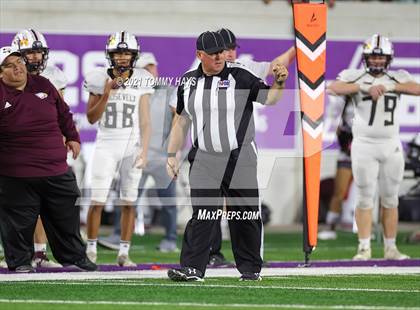 Thumbnail 1 in Roosevelt vs. Gunter (UIL 3A DII Semifinal) photogallery.