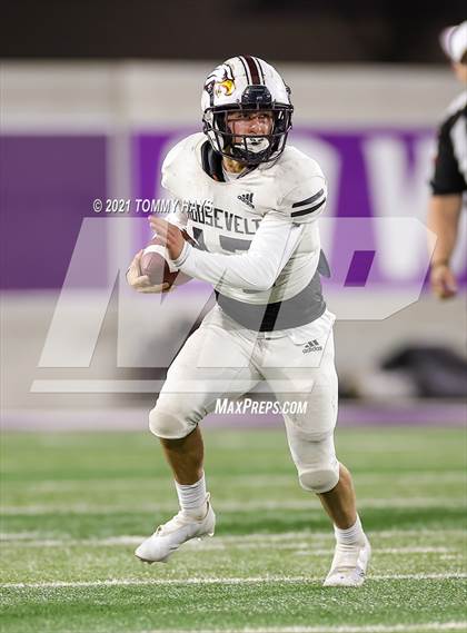 Thumbnail 2 in Roosevelt vs. Gunter (UIL 3A DII Semifinal) photogallery.