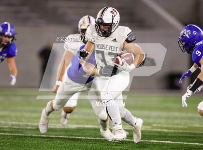 Thumbnail 1 in Roosevelt vs. Gunter (UIL 3A DII Semifinal) photogallery.