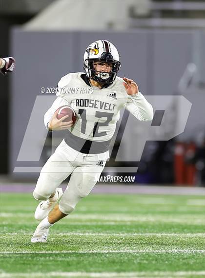 Thumbnail 2 in Roosevelt vs. Gunter (UIL 3A DII Semifinal) photogallery.