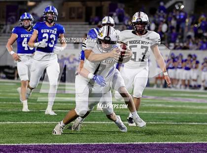 Thumbnail 2 in Roosevelt vs. Gunter (UIL 3A DII Semifinal) photogallery.