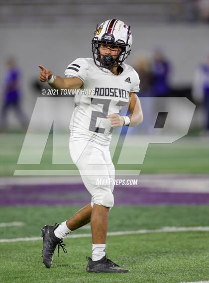 Thumbnail 1 in Roosevelt vs. Gunter (UIL 3A DII Semifinal) photogallery.