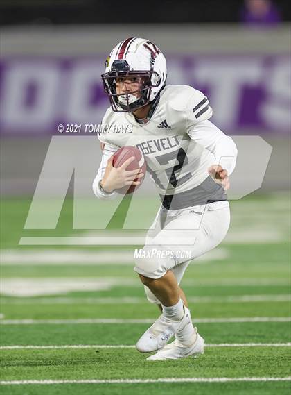 Thumbnail 2 in Roosevelt vs. Gunter (UIL 3A DII Semifinal) photogallery.