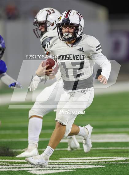 Thumbnail 3 in Roosevelt vs. Gunter (UIL 3A DII Semifinal) photogallery.
