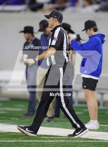Thumbnail 3 in Roosevelt vs. Gunter (UIL 3A DII Semifinal) photogallery.