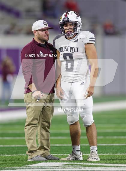Thumbnail 2 in Roosevelt vs. Gunter (UIL 3A DII Semifinal) photogallery.