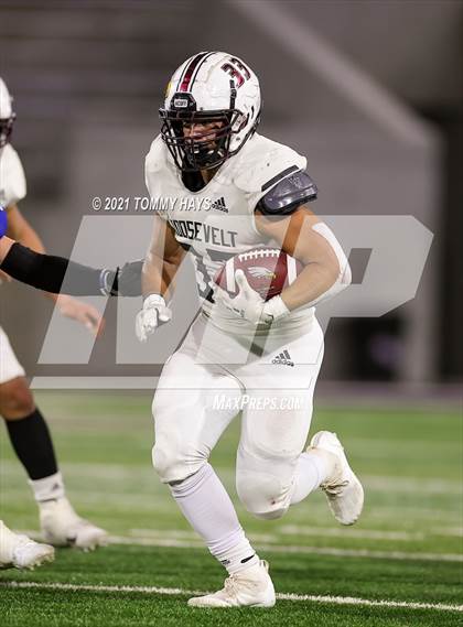 Thumbnail 1 in Roosevelt vs. Gunter (UIL 3A DII Semifinal) photogallery.