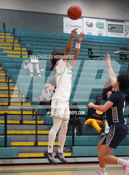 Thumbnail 2 in Tomball Memorial vs Brenham (Cub Classic) photogallery.