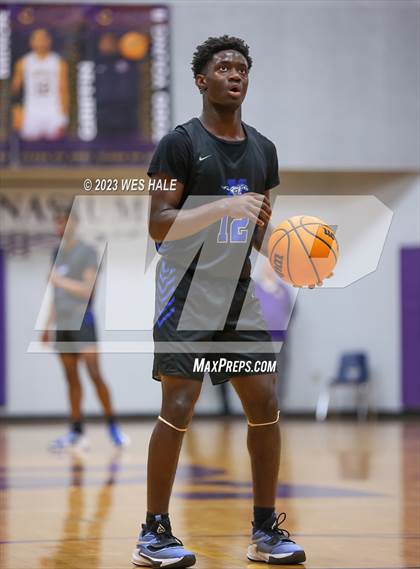 Thumbnail 2 in DeSoto Central vs. Murrah (MHSAA 6A Round 1) photogallery.