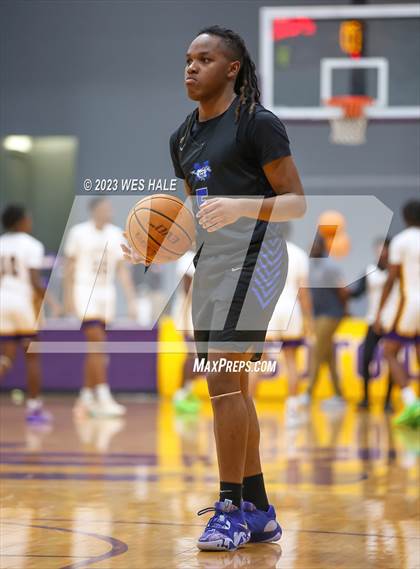 Thumbnail 1 in DeSoto Central vs. Murrah (MHSAA 6A Round 1) photogallery.
