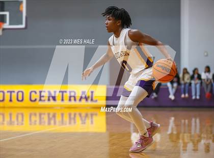 Thumbnail 1 in DeSoto Central vs. Murrah (MHSAA 6A Round 1) photogallery.