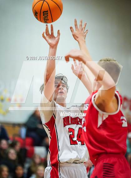 Thumbnail 2 in Tonopah vs Carlin photogallery.