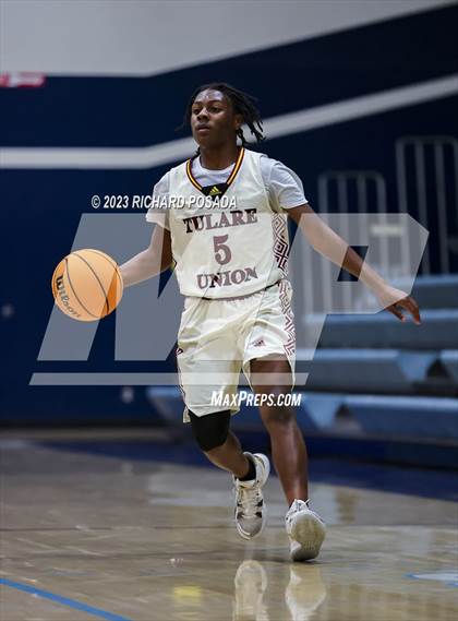 Thumbnail 2 in Selma vs. Tulare Union photogallery.