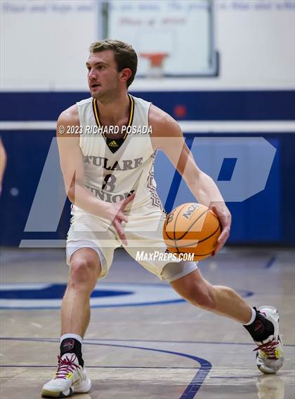 Thumbnail 2 in Selma vs. Tulare Union photogallery.