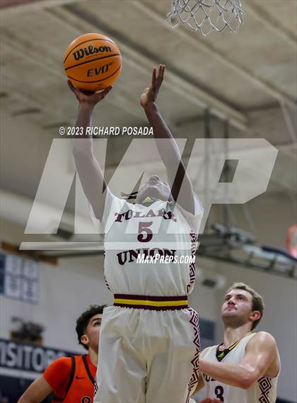 Thumbnail 3 in Selma vs. Tulare Union photogallery.