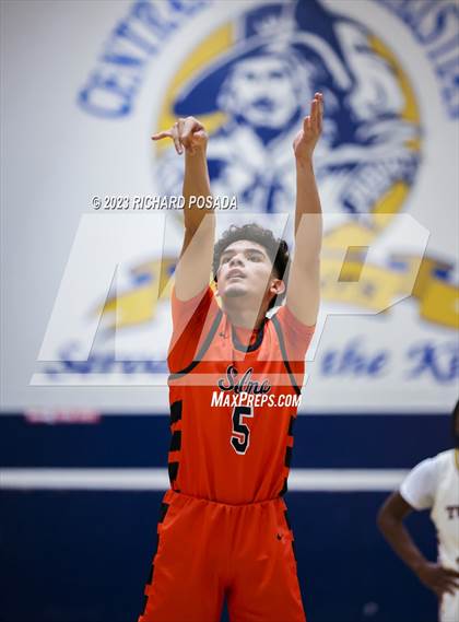 Thumbnail 1 in Selma vs. Tulare Union photogallery.