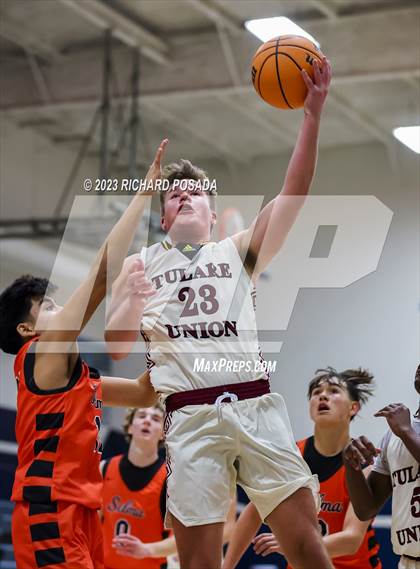 Thumbnail 2 in Selma vs. Tulare Union photogallery.