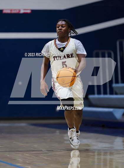 Thumbnail 1 in Selma vs. Tulare Union photogallery.