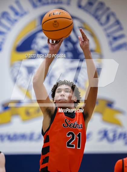 Thumbnail 3 in Selma vs. Tulare Union photogallery.