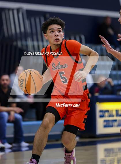 Thumbnail 2 in Selma vs. Tulare Union photogallery.