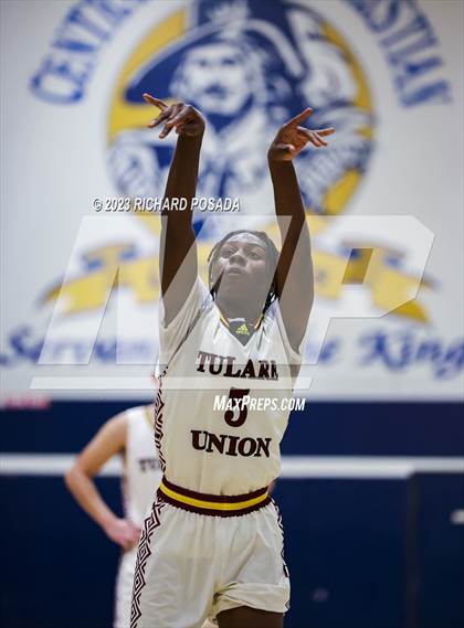 Thumbnail 1 in Selma vs. Tulare Union photogallery.