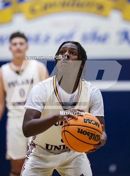 Thumbnail 2 in Selma vs. Tulare Union photogallery.